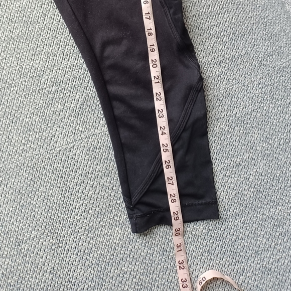 Cropped Capri tights with mesh cut outs - Picture 4 of 5